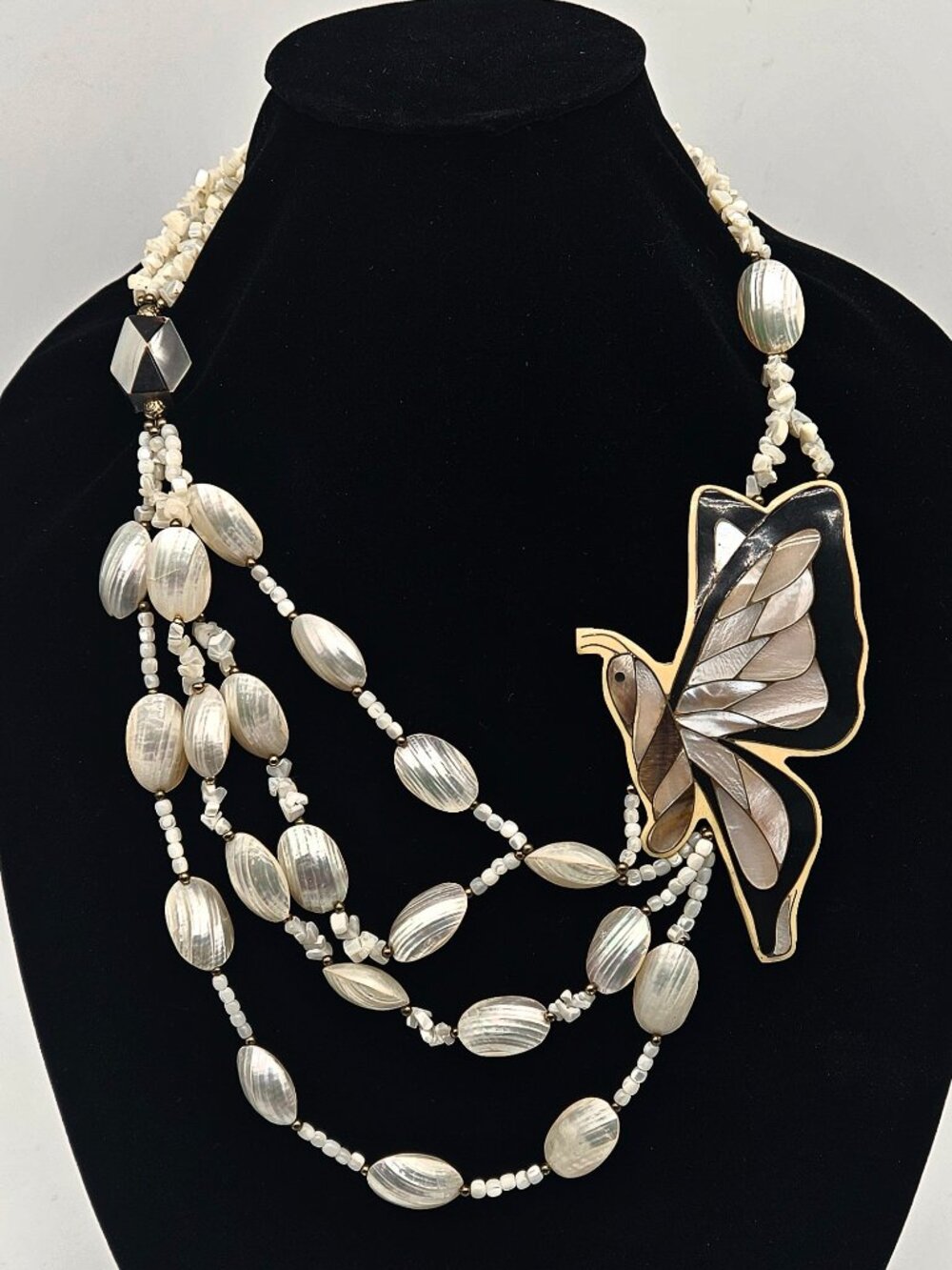 Vintage Lee Sands Mother of Pearl Inlay Seashell Butterfly Necklace/Earring Set